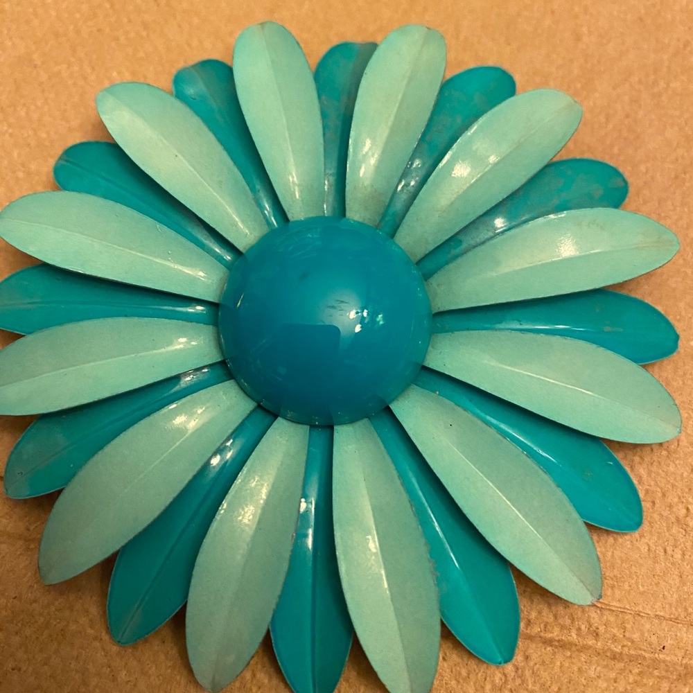Beautiful vintage broach